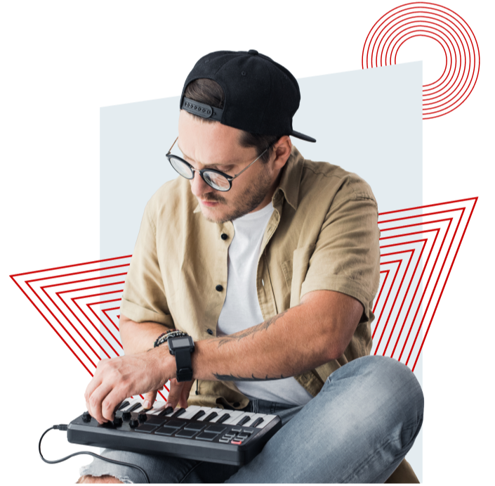Mann mit Brille und Mütze spielt auf MIDI-Keyboard, geometrische rote Formen im Hintergrund.
