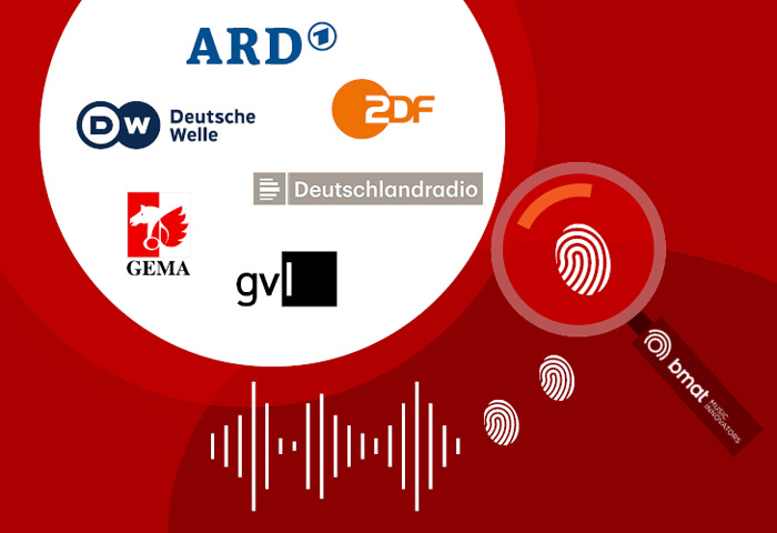 Logos von ARD, ZDF, Deutsche Welle, Deutschlandradio, GEMA, GVL auf rotem Hintergrund mit Fingerabdrücken und Schallwellen.